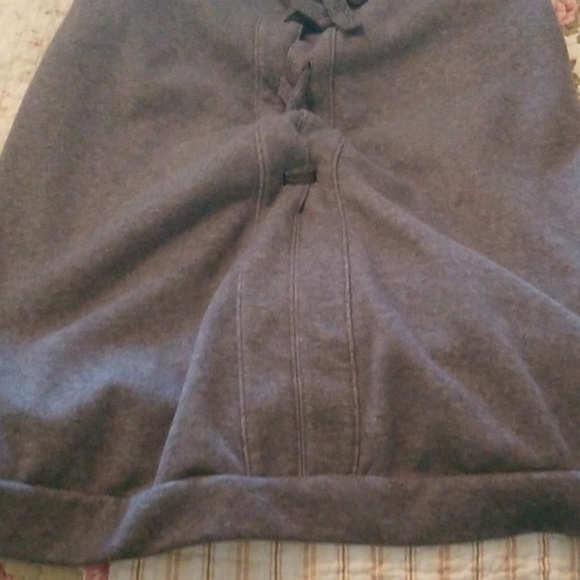 Sweatshirt - Picture 2 of 4